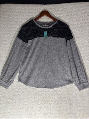 Maurices Gray Top with Black Lace Yoke
